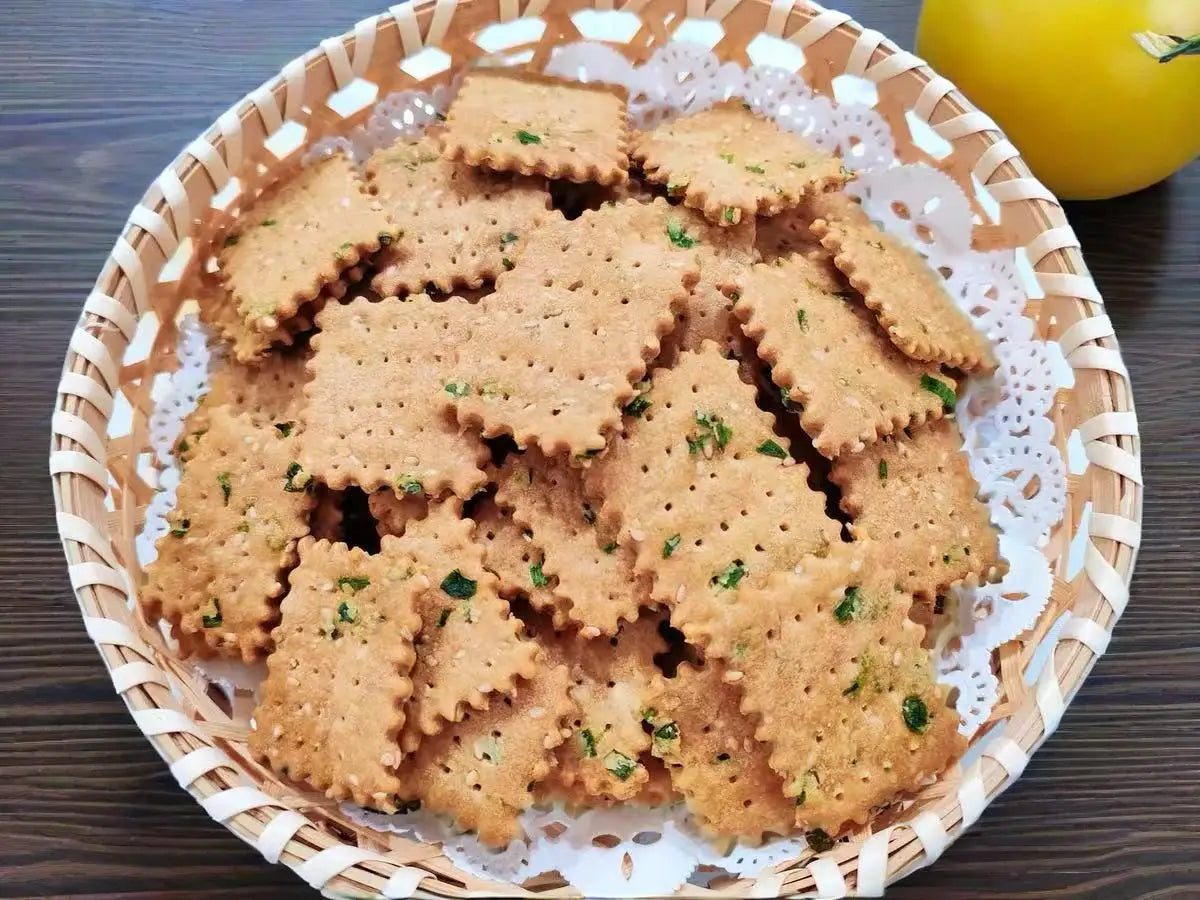1Pc Handheld Biscuit Roller Cutter – Cookie & Dough Circle Wheel for Pizza, Pastry, and Pie Crust