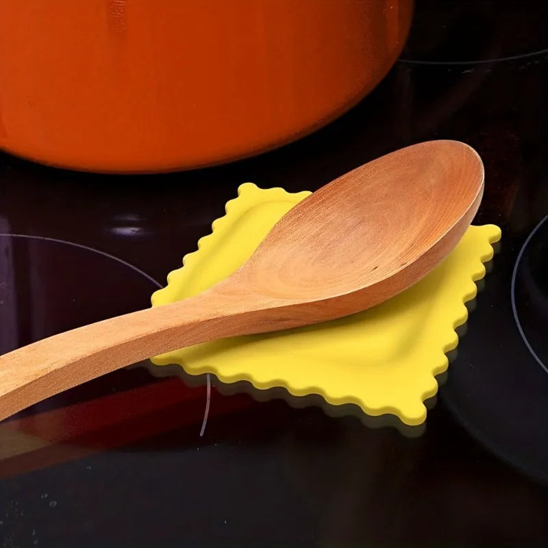 Cartoon Biscuit-Shaped Silicone Spoon Rest – Heat-Insulating & Anti-Scalding Kitchen Mat