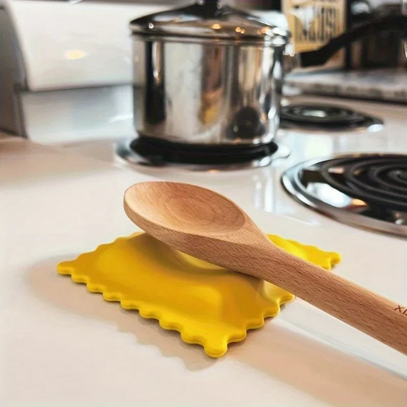 Cartoon Biscuit-Shaped Silicone Spoon Rest – Heat-Insulating & Anti-Scalding Kitchen Mat